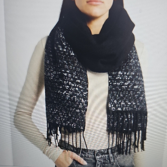 NWT Treasure & Bond Woven Fringed Scarf Jet Black 24" X 80" - Picture 1 of 4